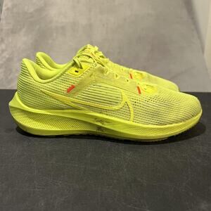 Nike Pegasus 40 Shoes Womens 9.5 Volt Running DV3854-700 Sneakers